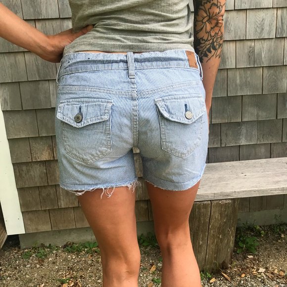 Cute American Eagle Denim Shorts Size 4 - Picture 3 of 3